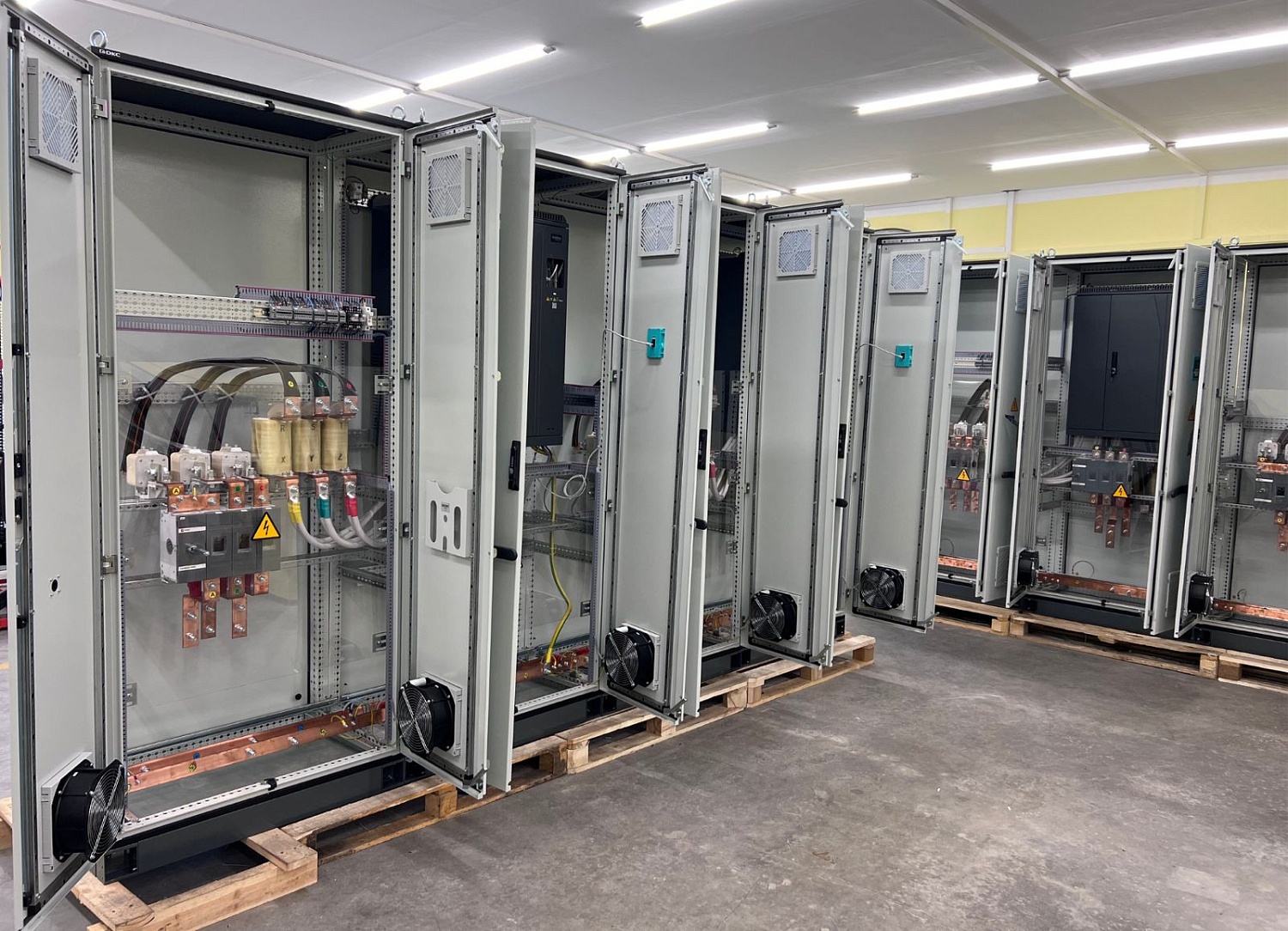 Шкаф управления конвейерными линиями